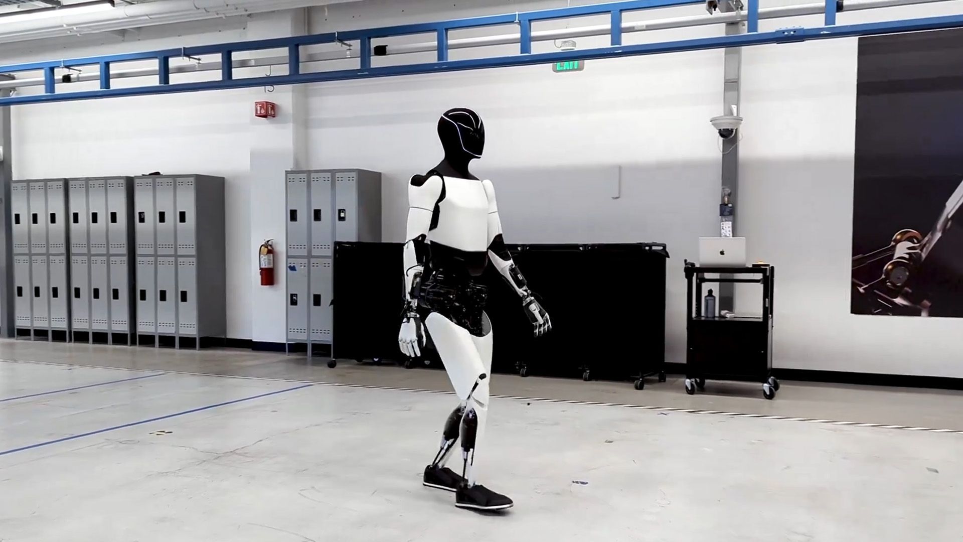 Video mô phỏng robot Optimus của Tesla lộ điểm yếu đáng lo ngại