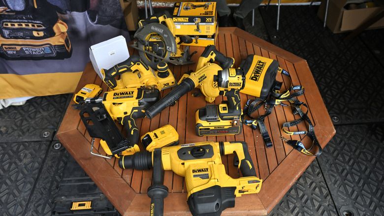Tám phụ kiện hỗ trợ hiệu quả cho dụng cụ DeWalt chất lượng cao