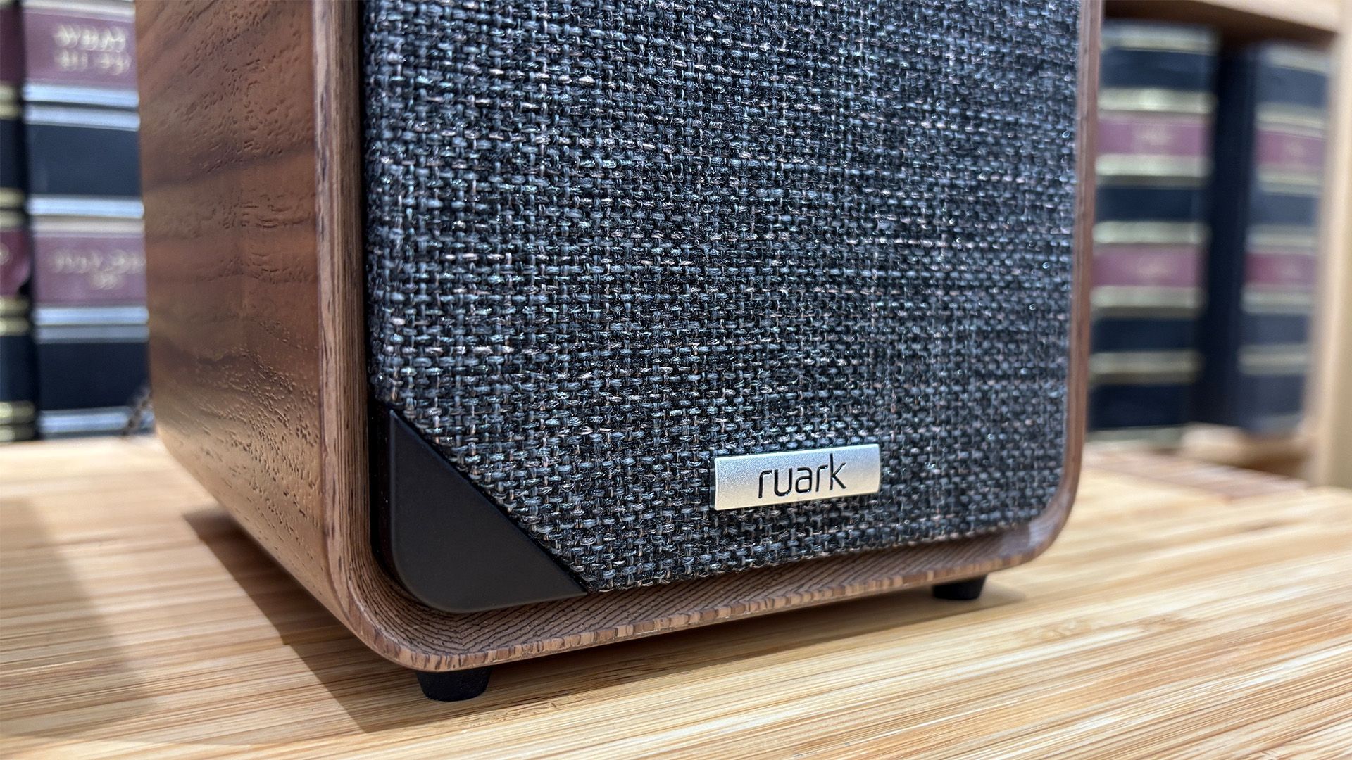 Nhận Xét Loa Ruark MR1 Mk3: Thiết Kế Sang Trọng, Âm Thanh Mạnh Mẽ