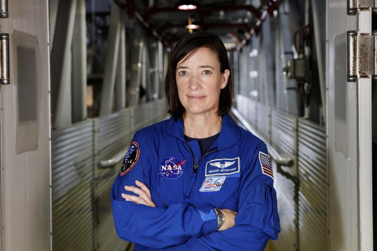 Megan McArthur – người đầu tiên lái SpaceX Dragon nghỉ hưu sau hai thập kỷ