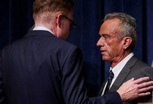 Phó của RFK Jr được bổ nhiệm giám đốc tạm thời CDC giữa cơn khủng hoảng lãnh đạo