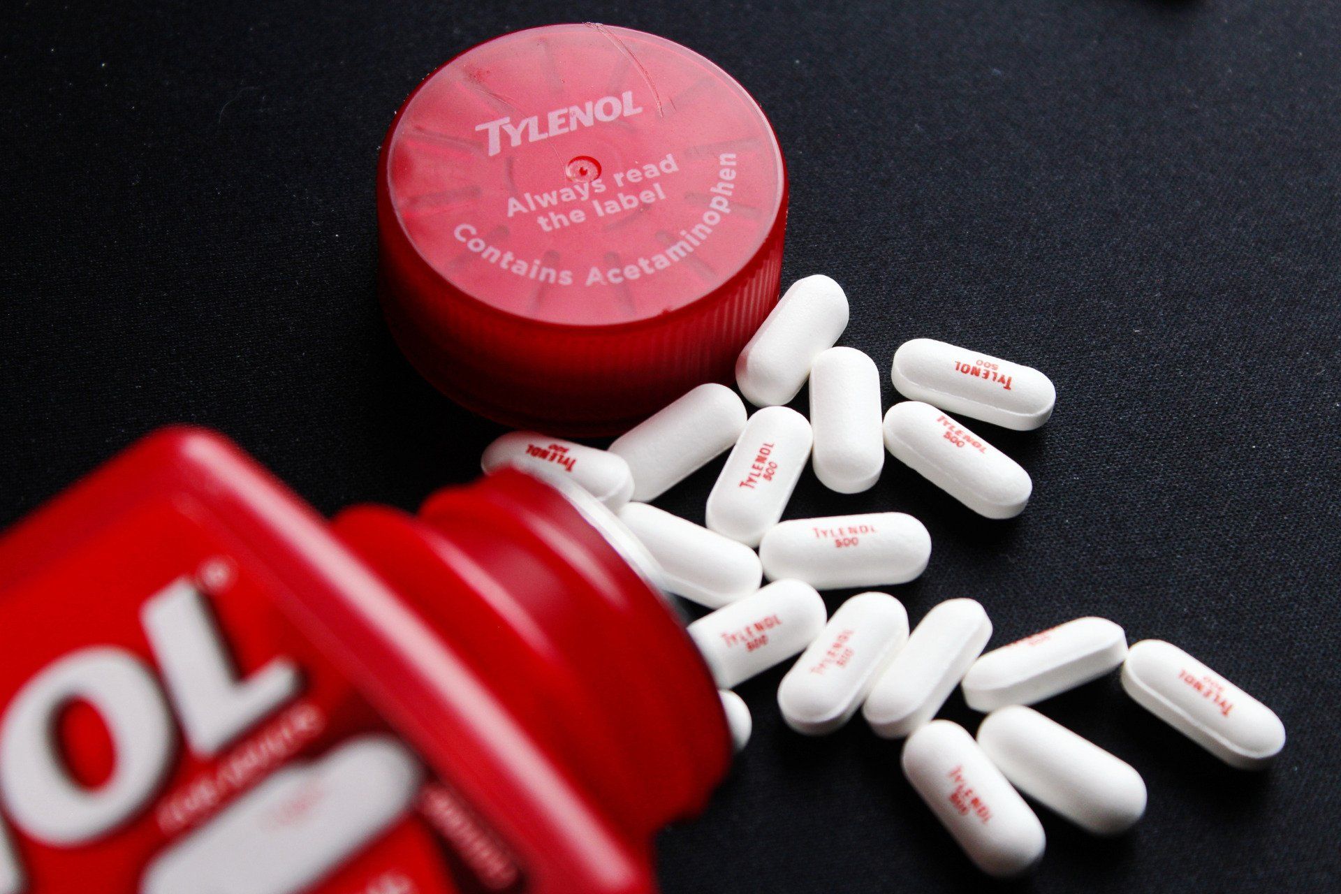 RFK Jr. cho rằng Tylenol gây tự kỷ: Những gì chúng ta biết